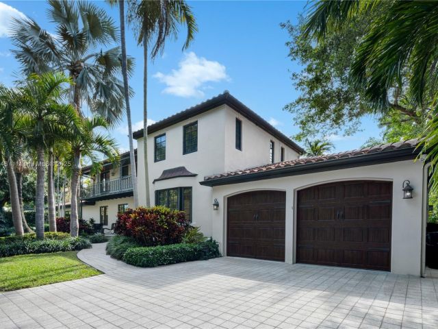 Home for sale at 100 E Dilido Dr - photo 5871909