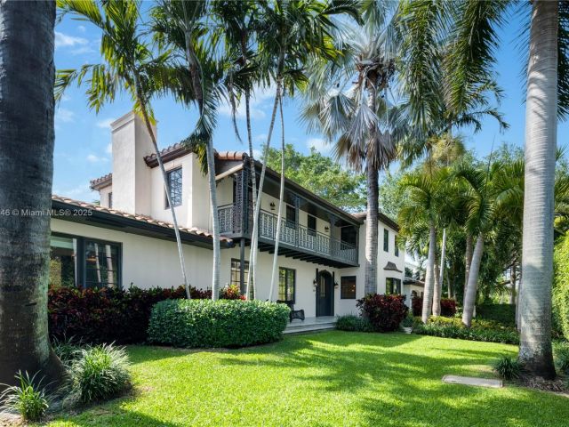 Home for sale at 100 E Dilido Dr - photo 5871911