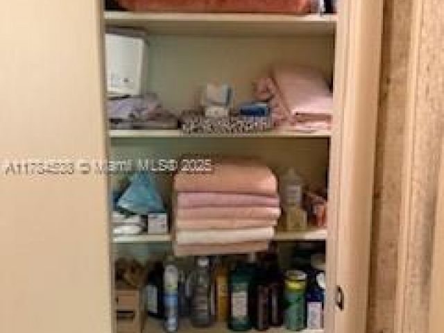 3-bedroom home for sale in Hollywood - 521 N 70th Way - MondialRealty