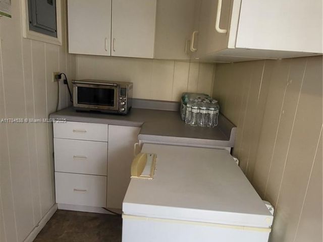 3-bedroom home for sale in Hollywood - 521 N 70th Way - MondialRealty