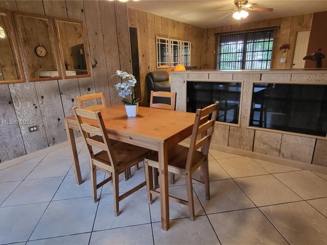 3-bedroom home for sale in Hollywood - 521 N 70th Way - MondialRealty