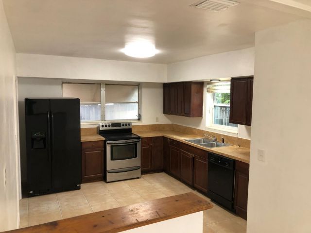 Home for sale at 520 E Campus Cir - photo 6003495