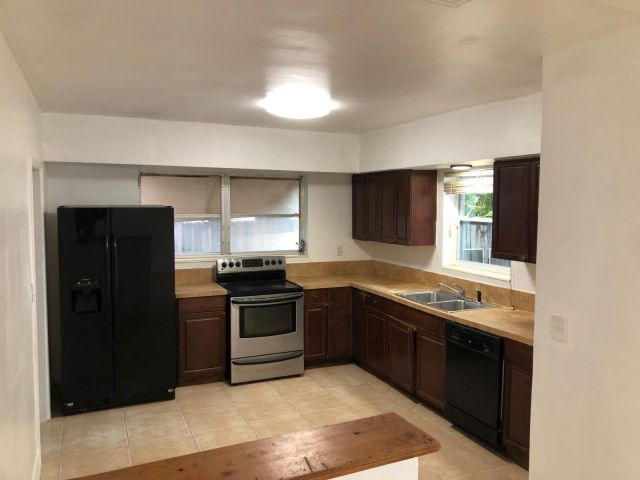 Home for sale at 520 E Campus Cir - photo 6081434