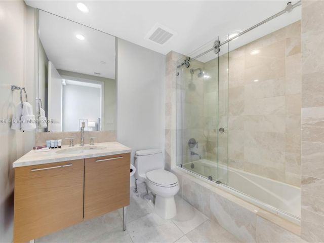 Apartment for rent  Unit #2401 - photo 5935925