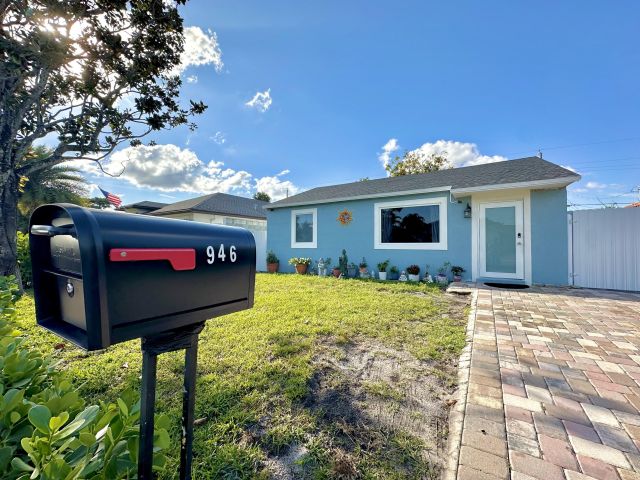 Home for sale at 946 Mcintosh Street - photo 5865473