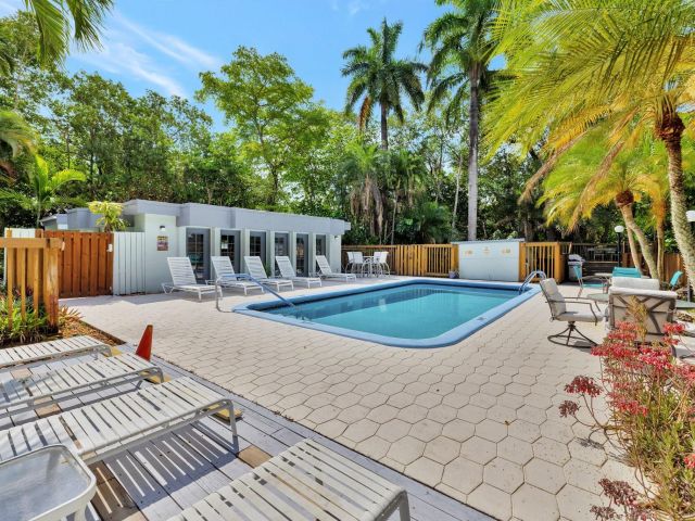 Home for sale at 2017 N Dixie Hwy - photo 5995797