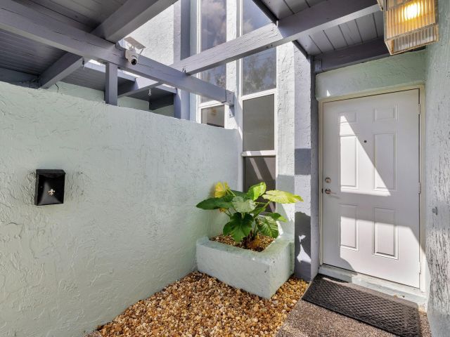 Home for sale at 2017 N Dixie Hwy - photo 5995810