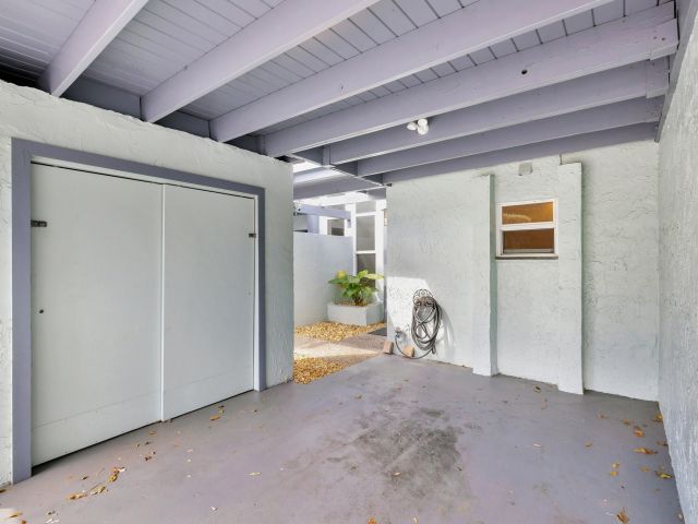 Home for sale at 2017 N Dixie Hwy - photo 5995811