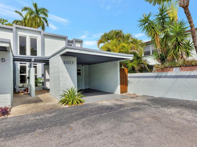 Home for sale at 2017 N Dixie Hwy - photo 5995812