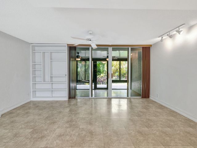 Home for sale at 2017 N Dixie Hwy - photo 5995813