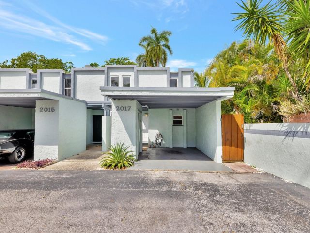 Home for sale at 2017 N Dixie Hwy - photo 5995815