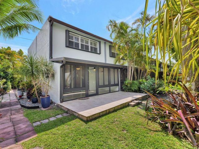 Home for sale at 2017 N Dixie Hwy - photo 5995816