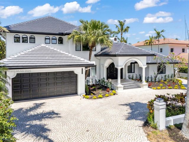 Home for sale at 2561 Lucille Dr - photo 6271003