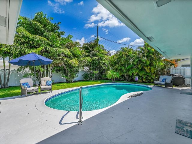 Home for sale at 2133 NE 63rd Ct - photo 5890262