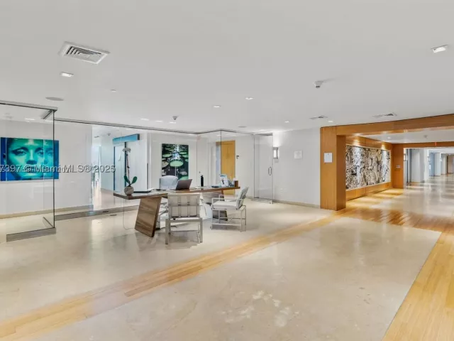 1-bedroom condo for sale in Miami - 900 Biscayne Blvd 2410 - MondialRealty