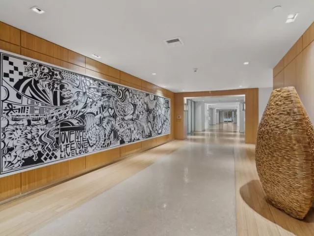 1-bedroom condo for sale in Miami - 900 Biscayne Blvd 2410 - MondialRealty