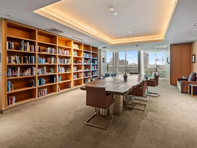 1-bedroom condo for sale in Miami - 900 Biscayne Blvd 2410 - MondialRealty