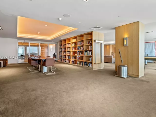 1-bedroom condo for sale in Miami - 900 Biscayne Blvd 2410 - MondialRealty