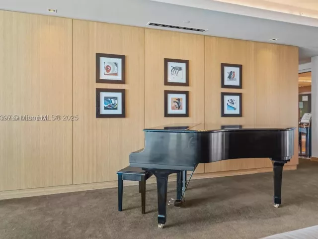 1-bedroom condo for sale in Miami - 900 Biscayne Blvd 2410 - MondialRealty