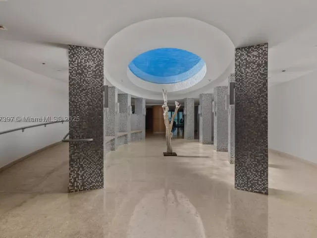 1-bedroom condo for sale in Miami - 900 Biscayne Blvd 2410 - MondialRealty