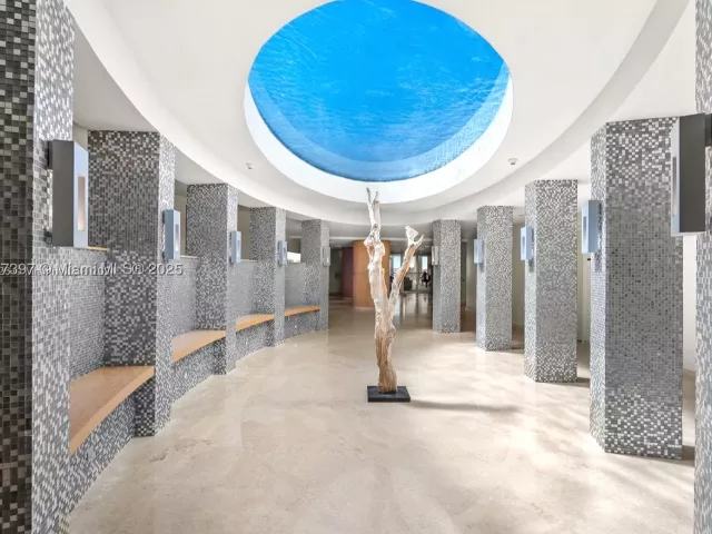 1-bedroom condo for sale in Miami - 900 Biscayne Blvd 2410 - MondialRealty