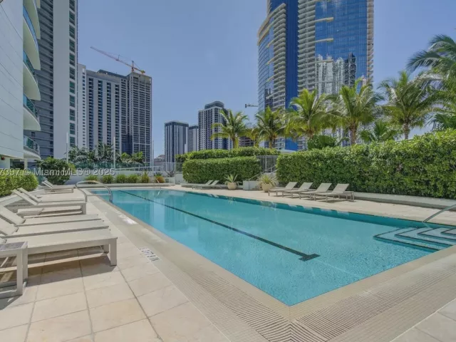 1-bedroom condo for sale in Miami - 900 Biscayne Blvd 2410 - MondialRealty