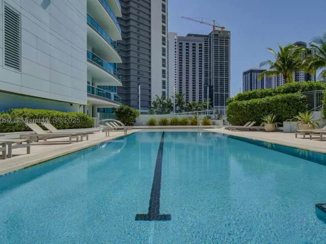 1-bedroom condo for sale in Miami - 900 Biscayne Blvd 2410 - MondialRealty