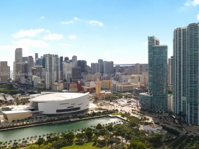 1-bedroom condo for sale in Miami - 900 Biscayne Blvd 2410 - MondialRealty