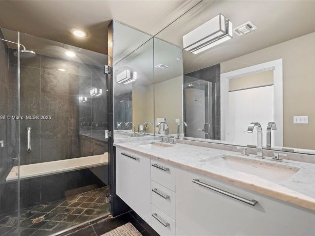 Apartment for sale  Unit #2410 - photo 5920099