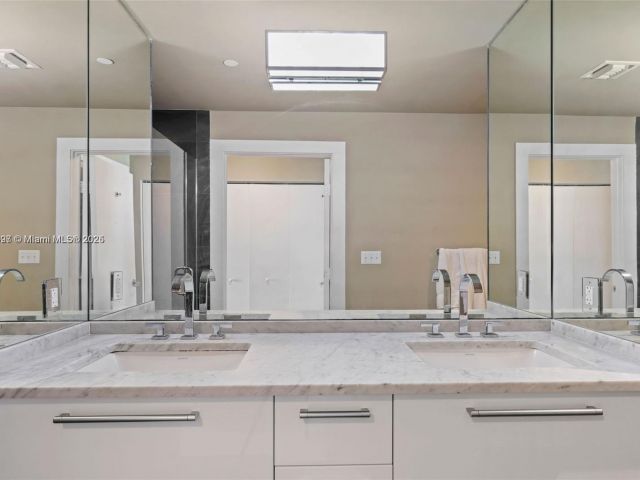 Apartment for sale  Unit #2410 - photo 5920100