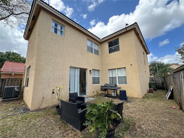 Home for sale at 1930 SE 14th Ct - photo 5870127