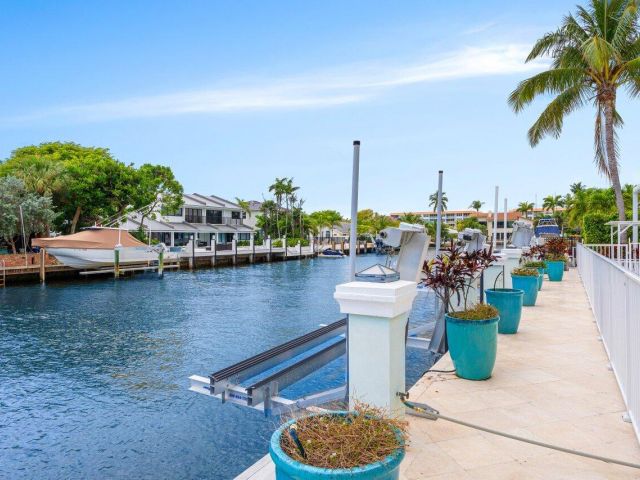 Home for sale at 960 Dogwood Drive - photo 5950588