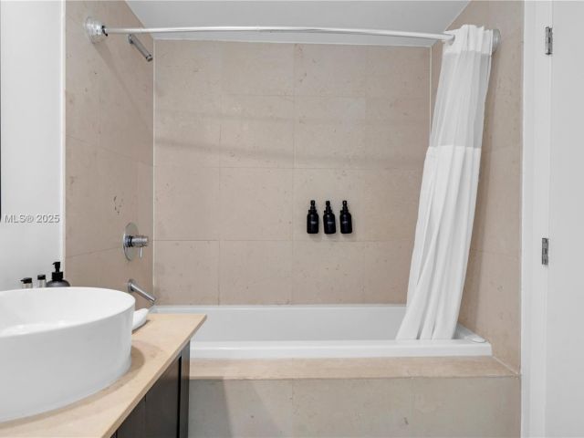 Apartment for rent  Unit #3911 - photo 5961932