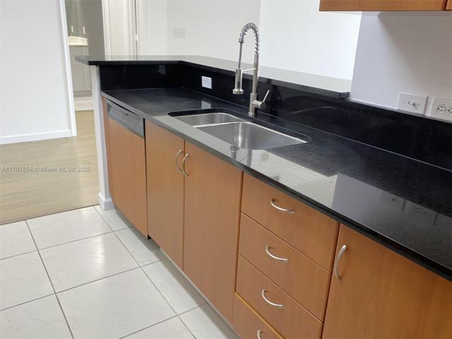 Apartment for sale  Unit #1028 - photo 5909940