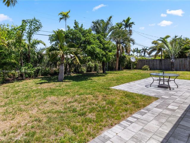 Home for sale at 1031 SE 14th Dr - photo 5894395