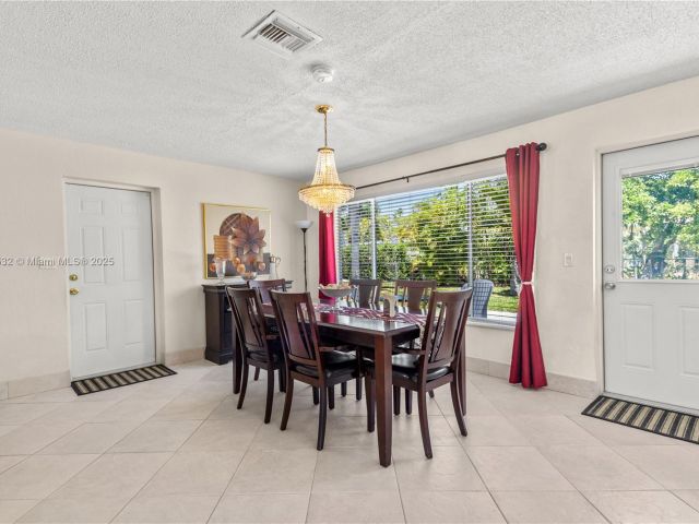 Home for sale at 1031 SE 14th Dr - photo 5894404