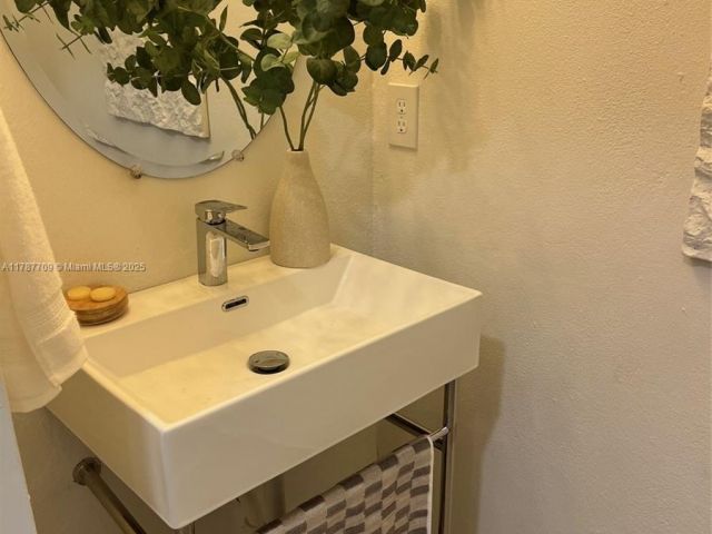 Home for rent at 2526 PIERCE ST 12 - photo 5875349