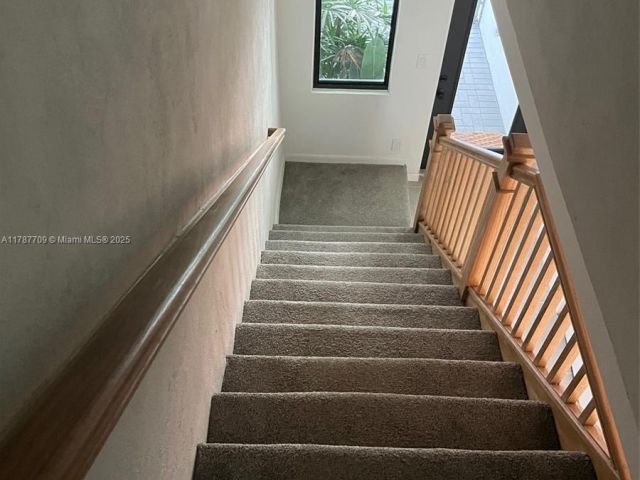 Home for rent at 2526 PIERCE ST 12 - photo 5875351