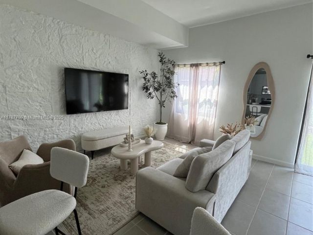 Home for rent at 2526 PIERCE ST 12 - photo 5875352