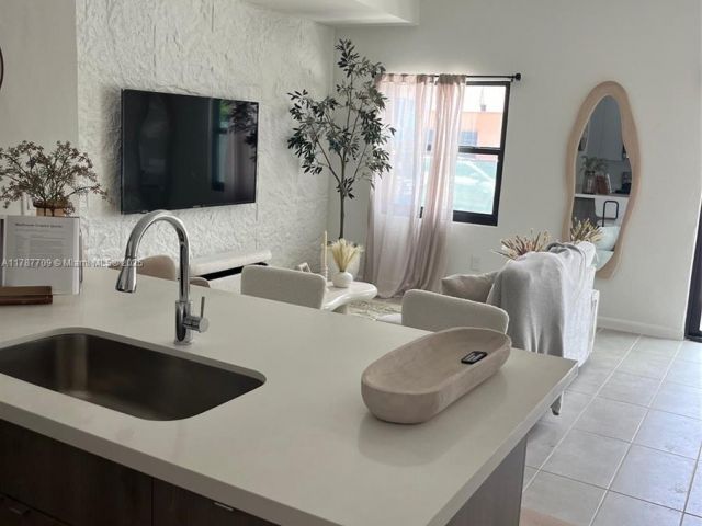 Home for rent at 2526 PIERCE ST 12 - photo 5875353