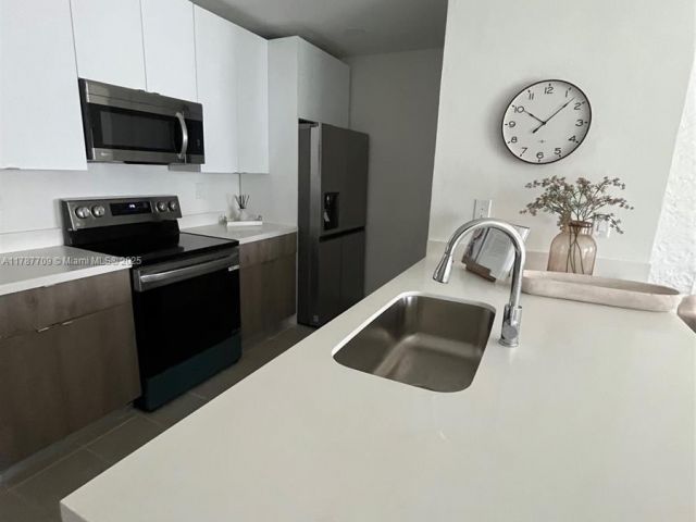 Home for rent at 2526 PIERCE ST 12 - photo 5875354