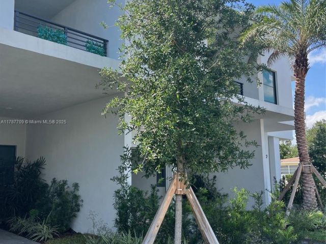 Home for rent at 2526 PIERCE ST 12 - photo 5875357