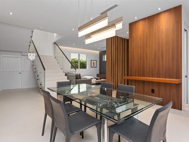 Home for sale at 4039 Ventura Ave - photo 6036101