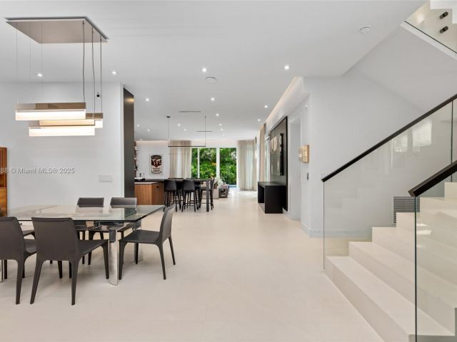 Home for sale at 4039 Ventura Ave - photo 6036104