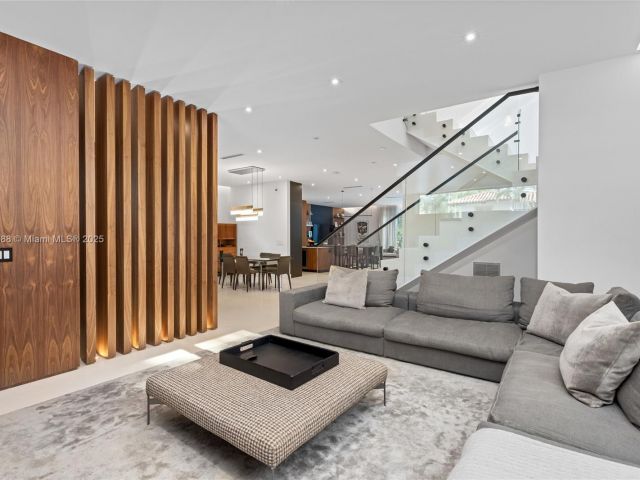 Home for sale at 4039 Ventura Ave - photo 6036106