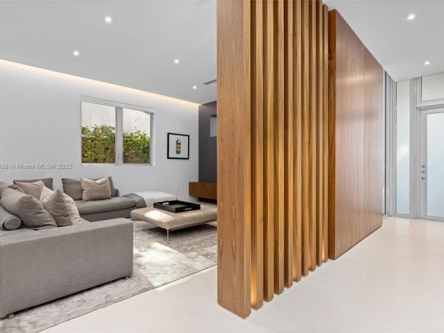 Home for sale at 4039 Ventura Ave - photo 6036109