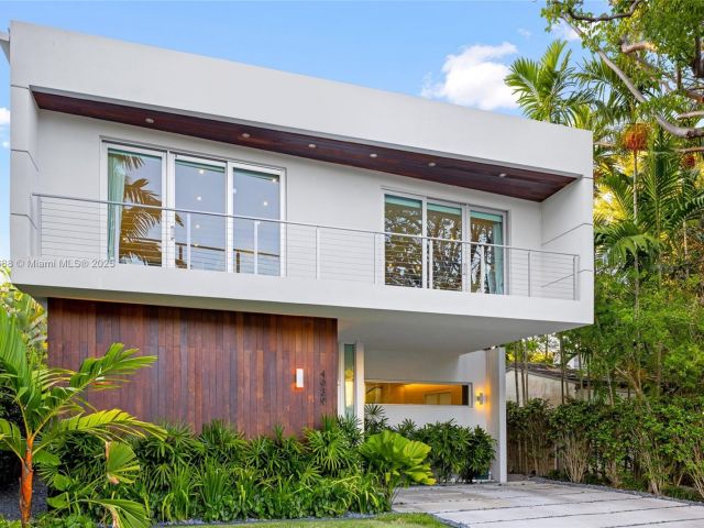 Home for sale at 4039 Ventura Ave - photo 6036114