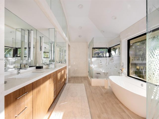 Home for sale at 700 Arvida Pkwy - photo 5974912