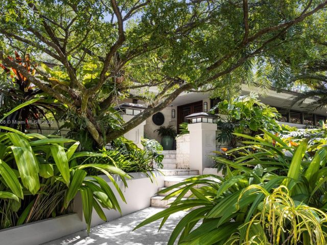 Home for sale at 700 Arvida Pkwy - photo 5974929