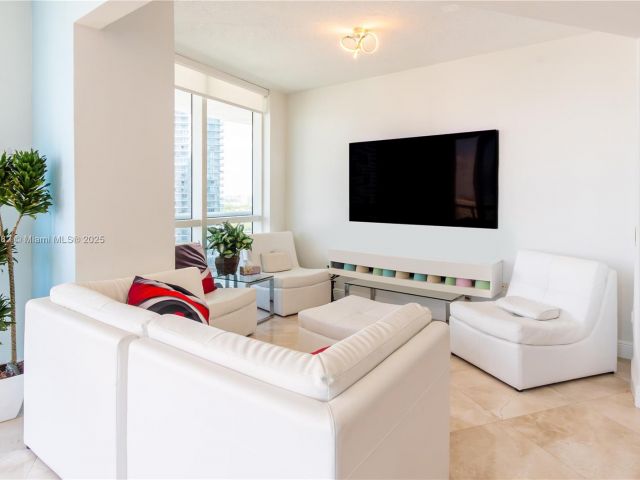 Apartment for sale  Unit #1807 - photo 5954417